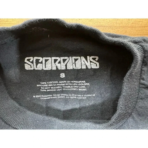 Scorpions Rock Believer World Tour 2022 Official Tour T-Shirt Tee Size Small - Picture 7 of 9